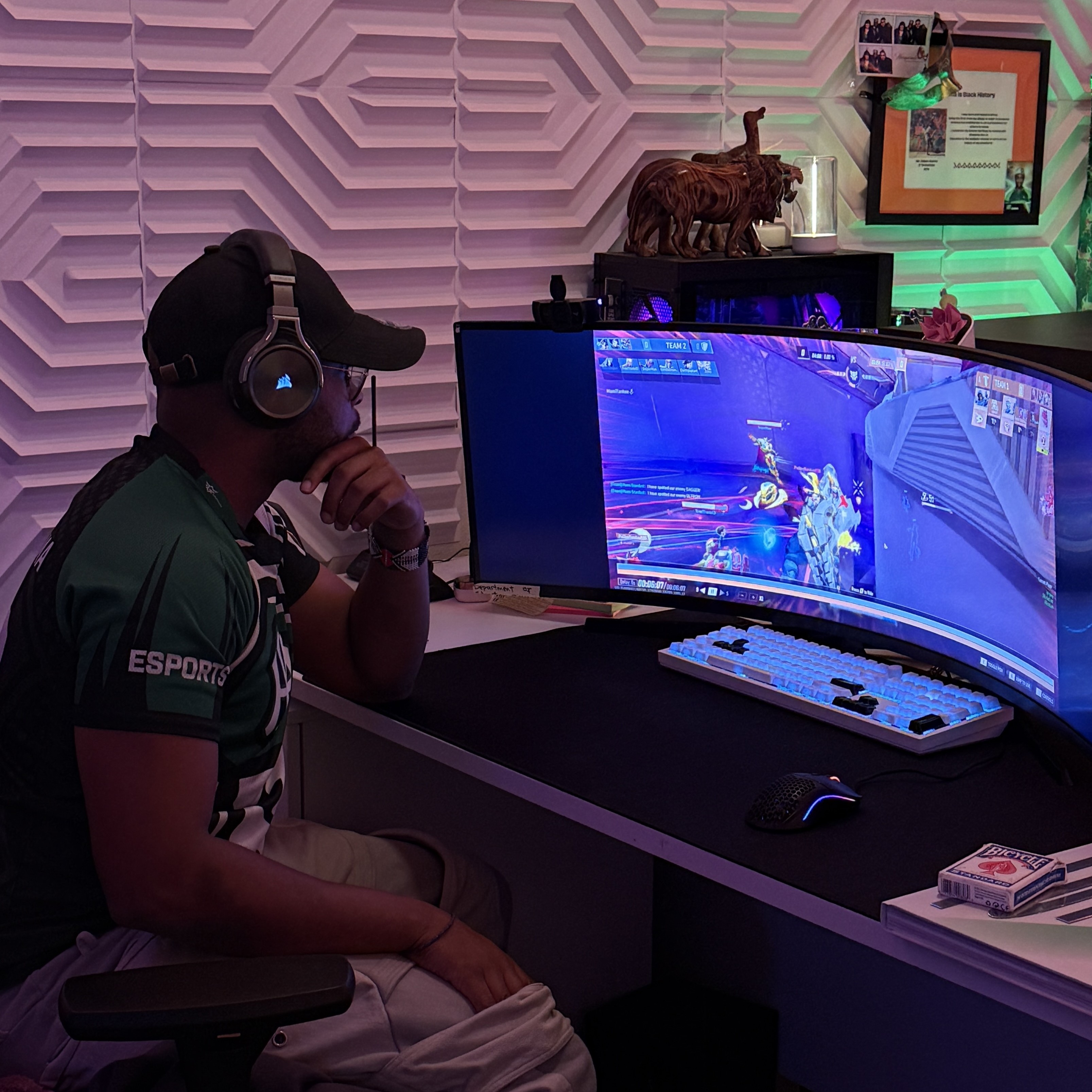 Coach Guama coaching a live match at his rig