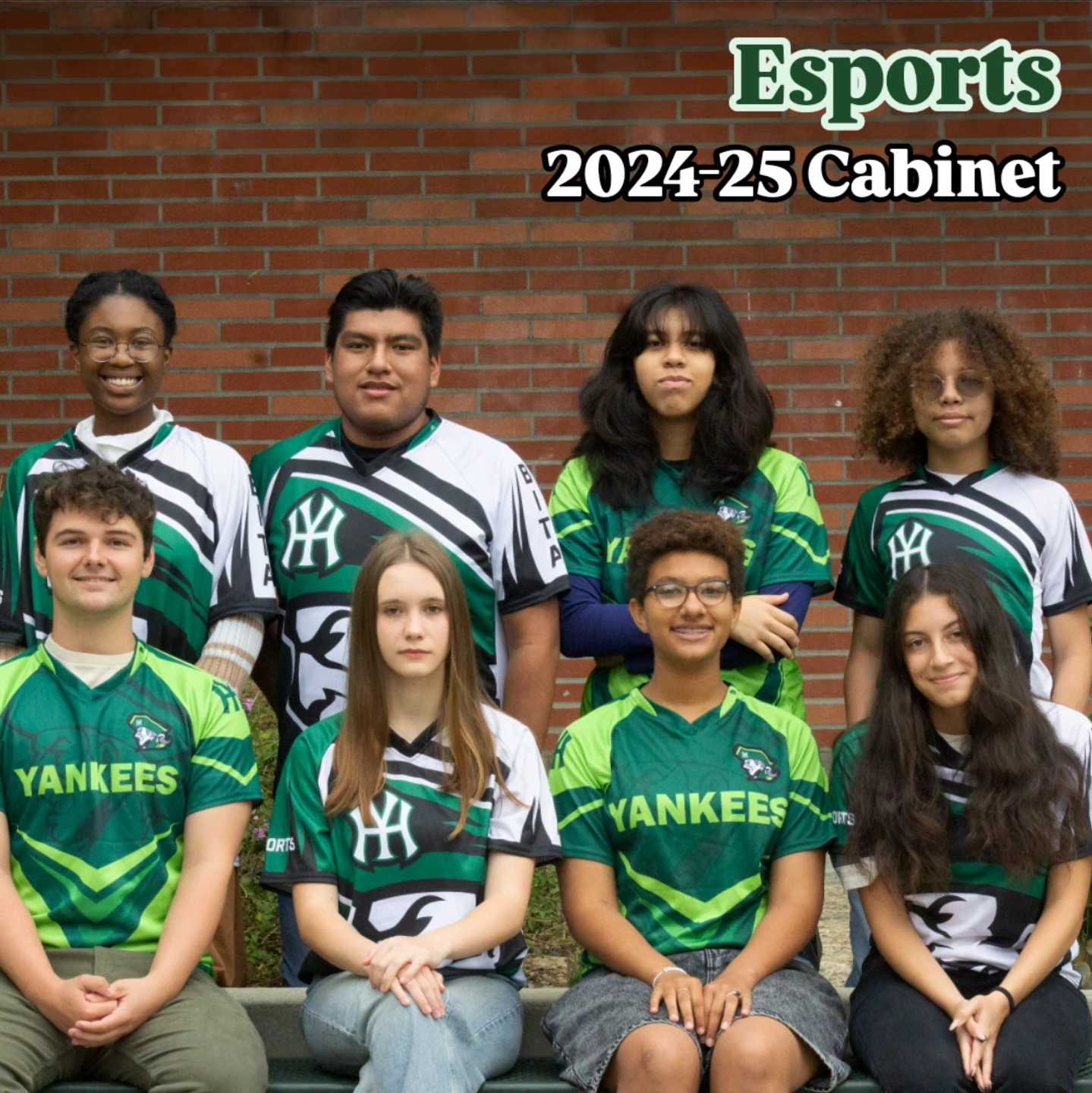 Hami Esports jersey worn during a live broadcast