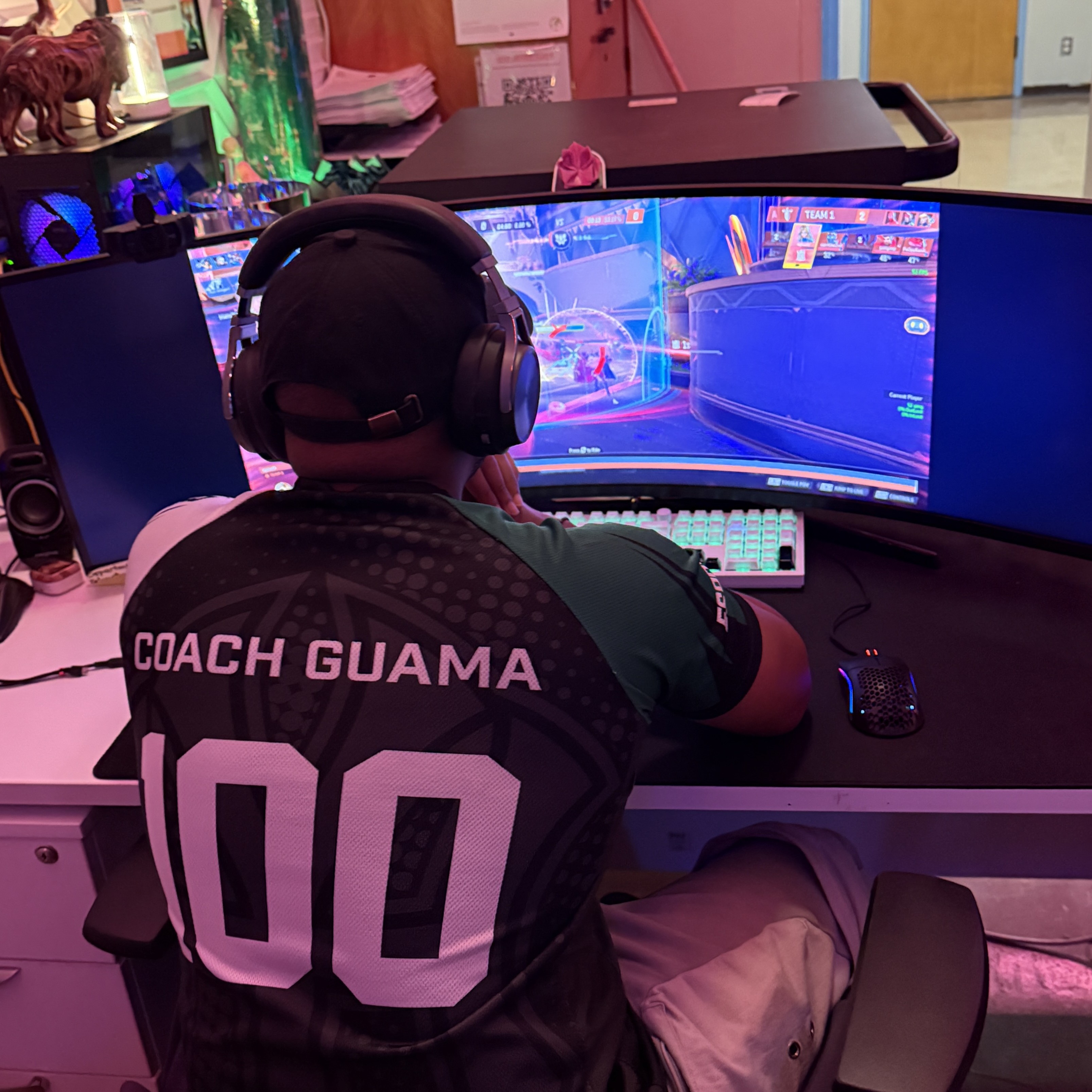 Coach Guama spectating a live Marvel Rivals match