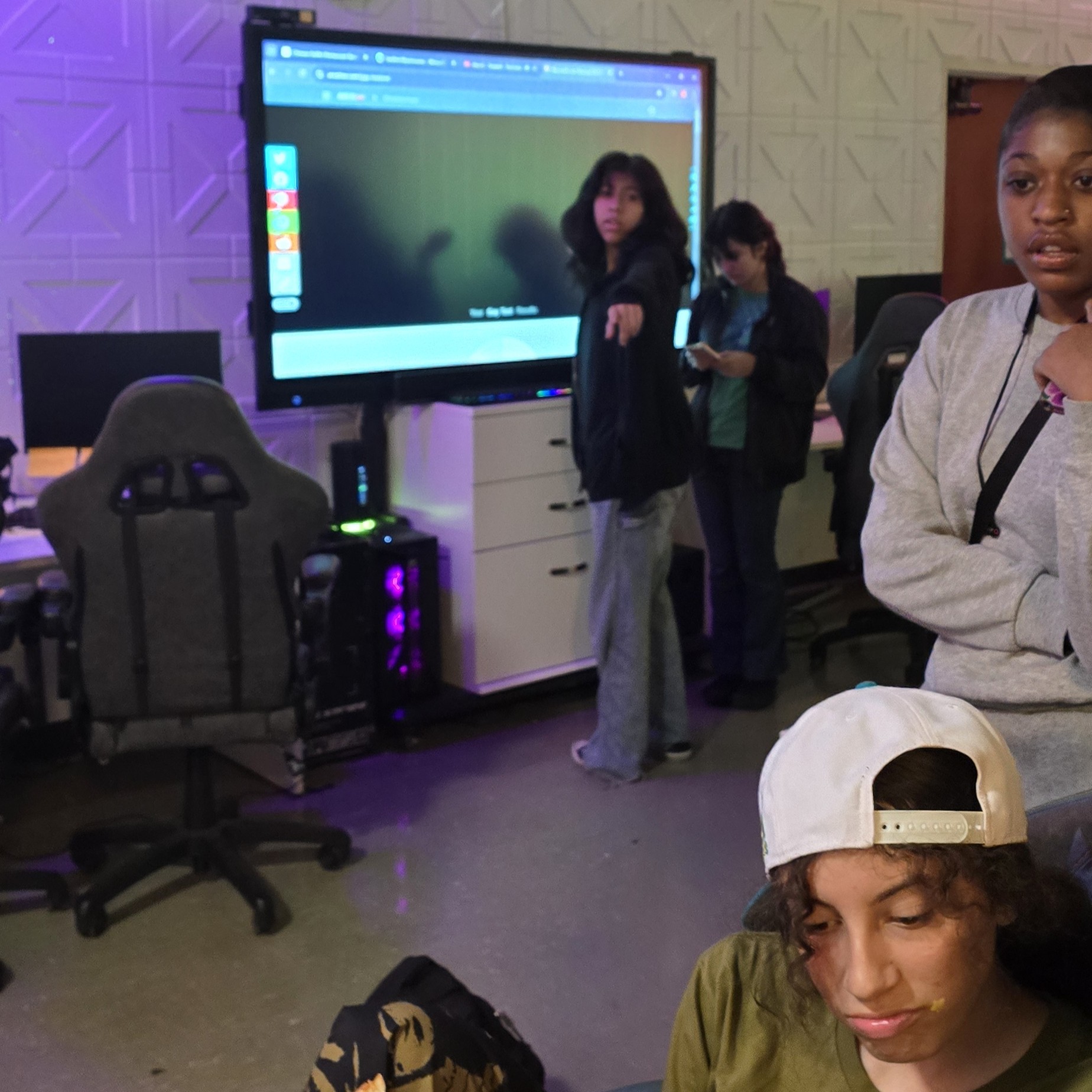Students hanging out in the lab during a session